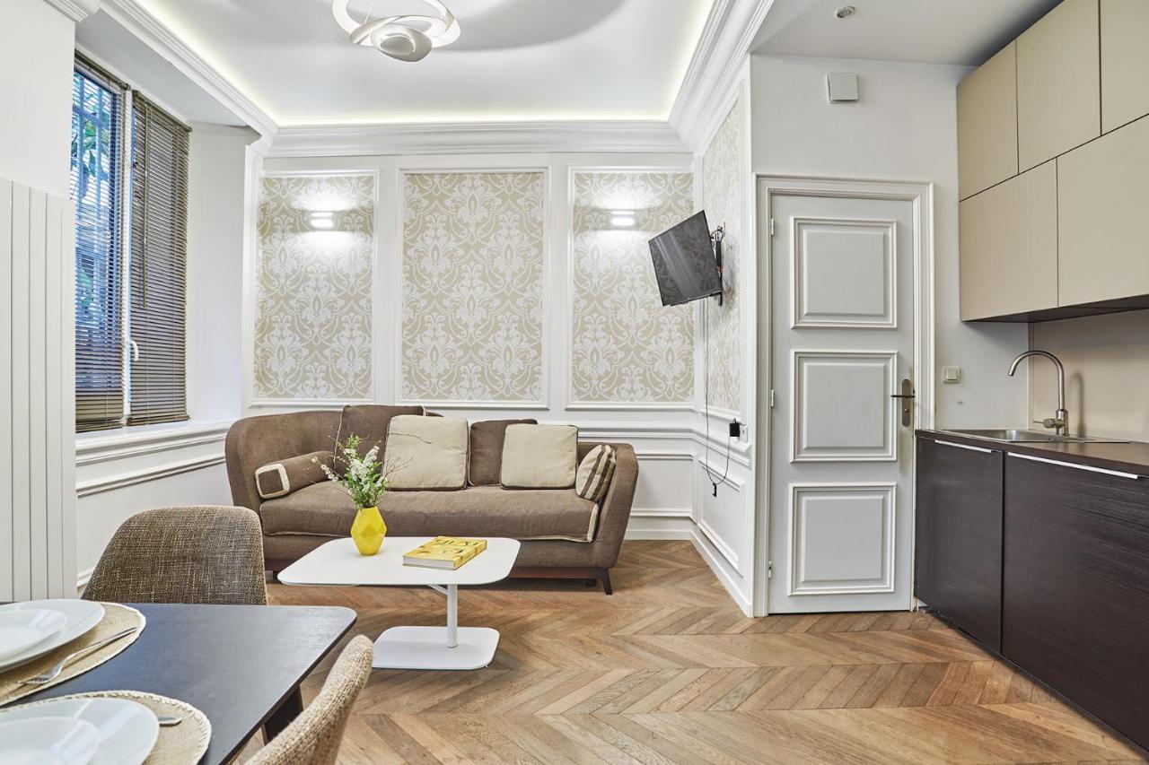 Apartment Louvre Museum By Studio Prestige Париж Екстериор снимка
