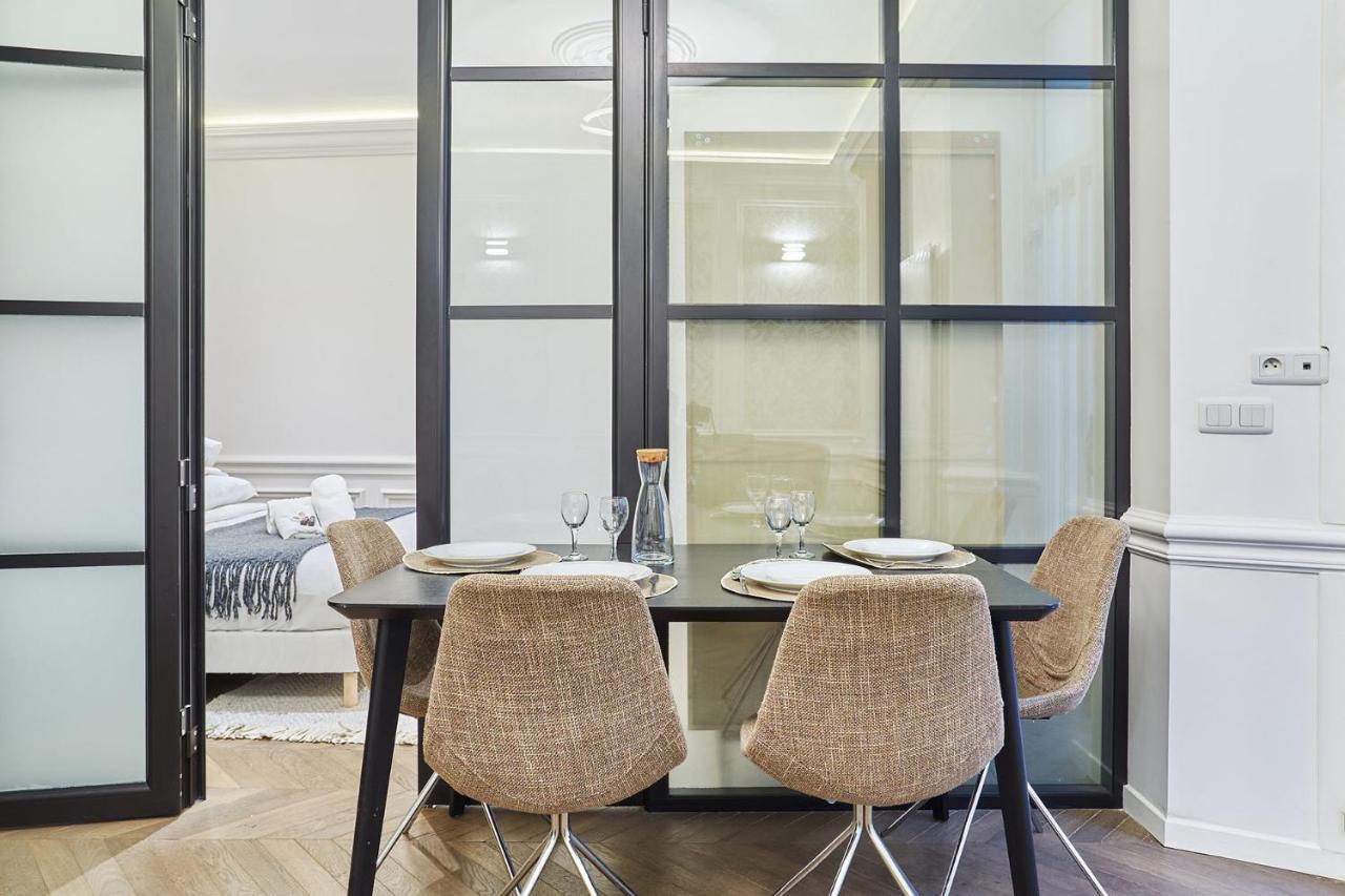 Apartment Louvre Museum By Studio Prestige Париж Екстериор снимка
